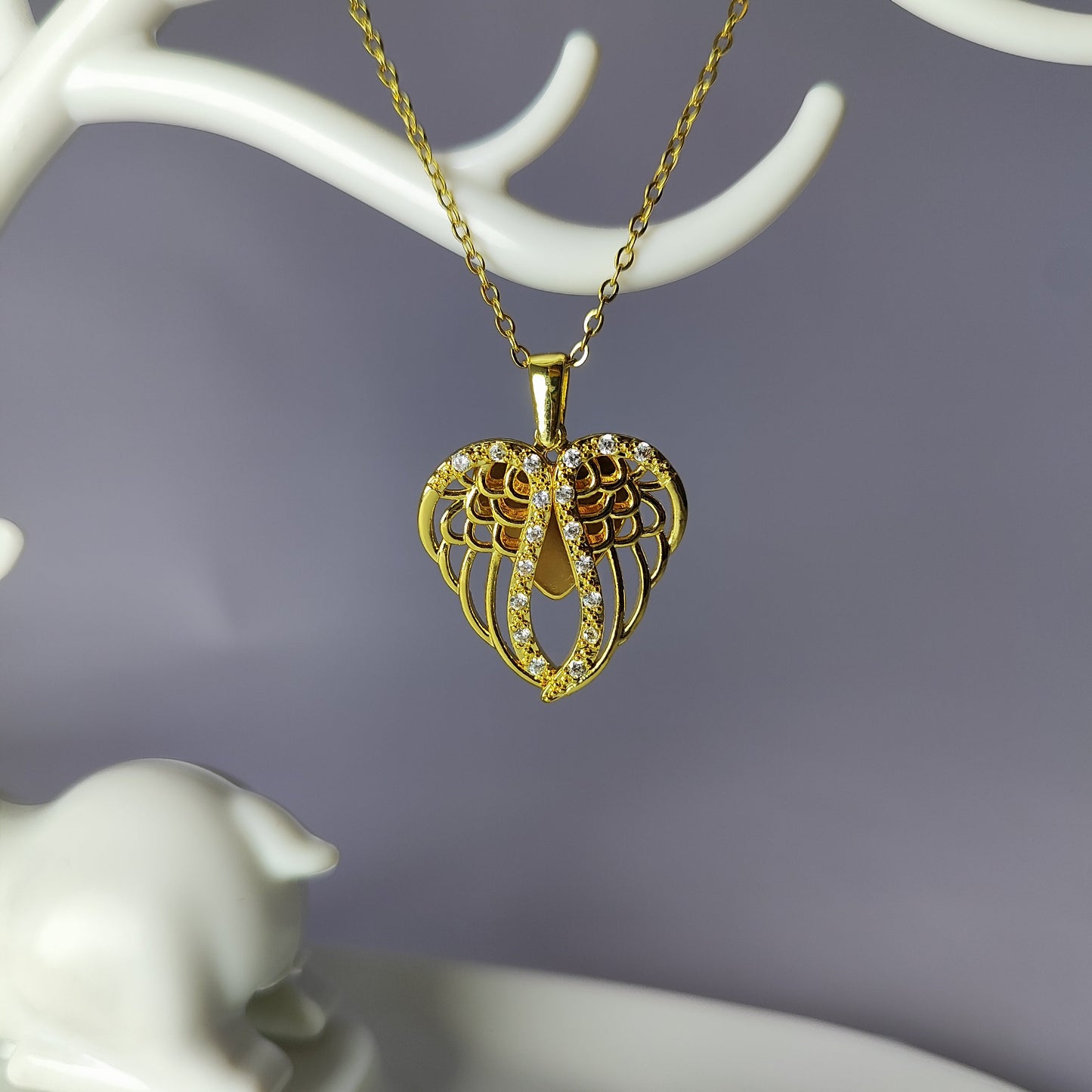 Golden Wings opening pendant | Anti-tarnish Ekam
